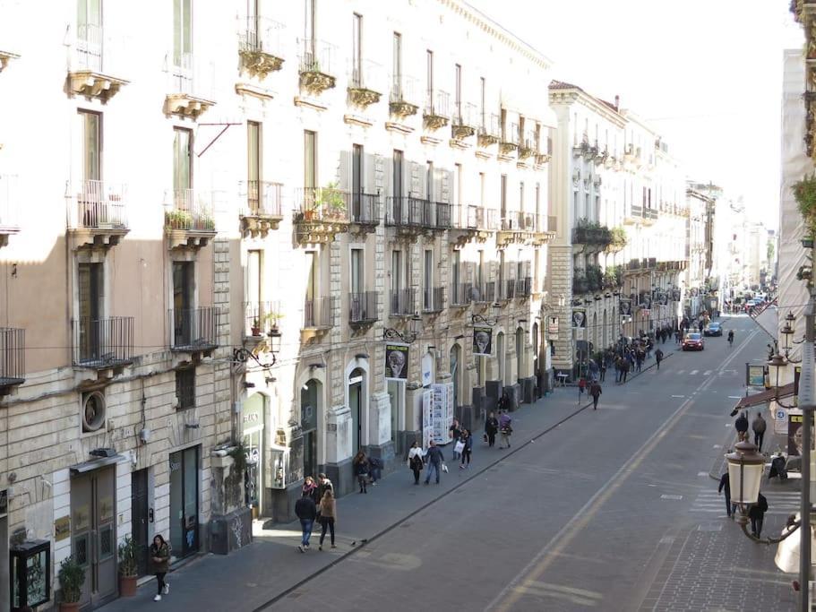 Stesicoro-Duomo Elegante Appartamento In Centro Catania Luaran gambar